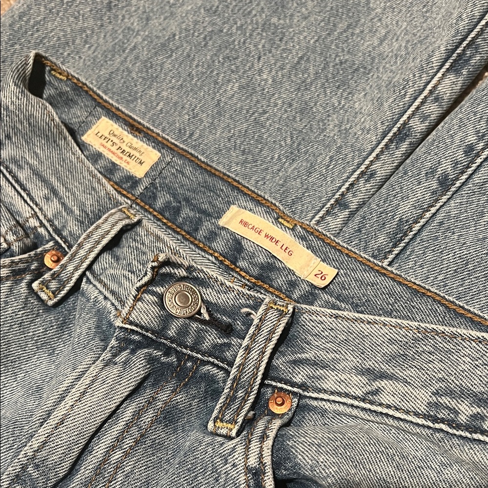 Levi's Ribcage Wide Leg| W26 L32 Jeans